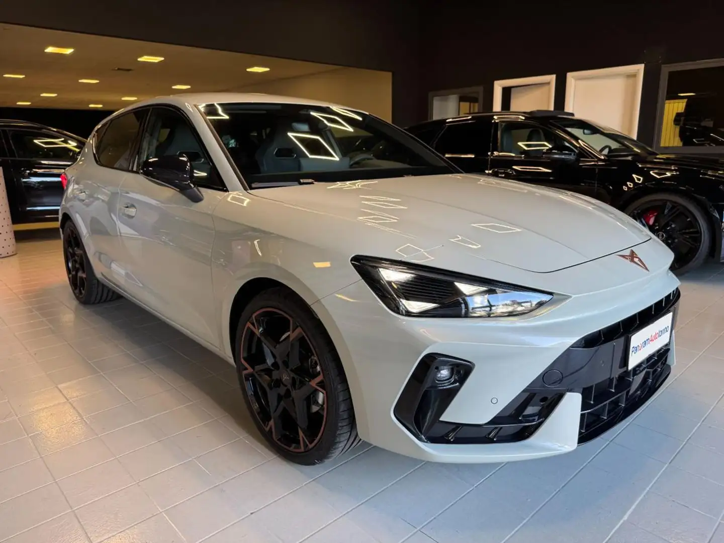 CUPRA Leon 1.5 e-Hybrid 204 CV DSG Bianco - 1