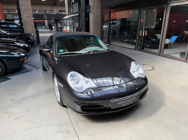 Porsche 911 view 5