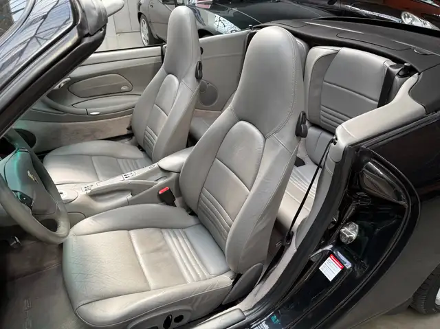 Porsche 911 view 7