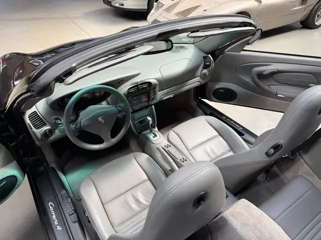 Porsche 911 view 12