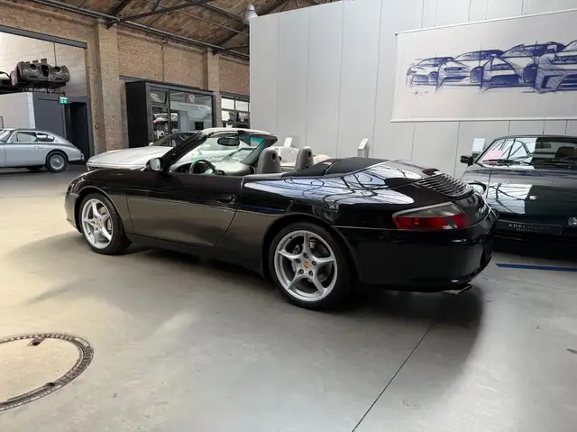 Porsche 911 view 3