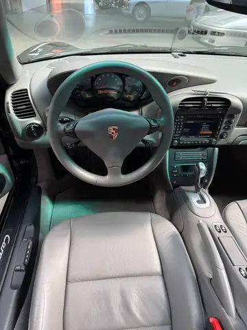 Porsche 911 view 10