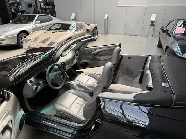 Porsche 911 view 6