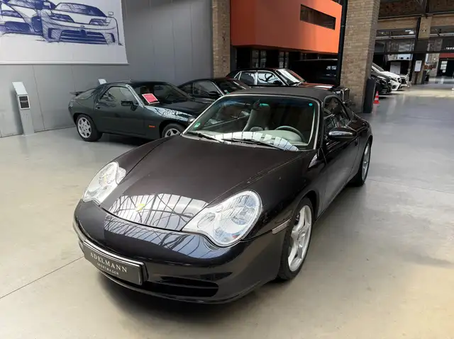 Porsche 911 view 2