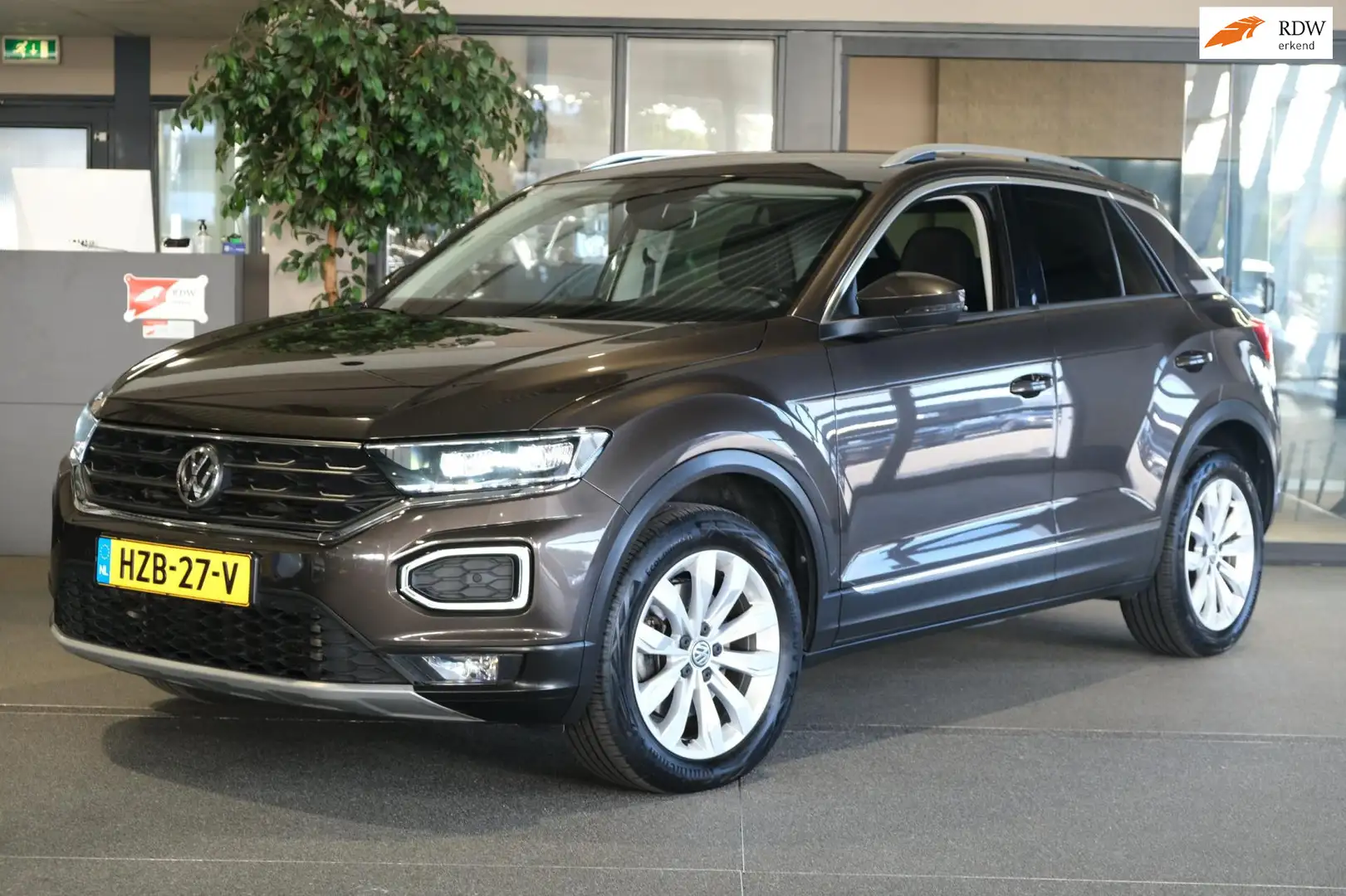 Volkswagen T-Roc 2.0 TSI 4Motion DSG 190 PK Navi Virtual Led Pdc Ac Brun - 1