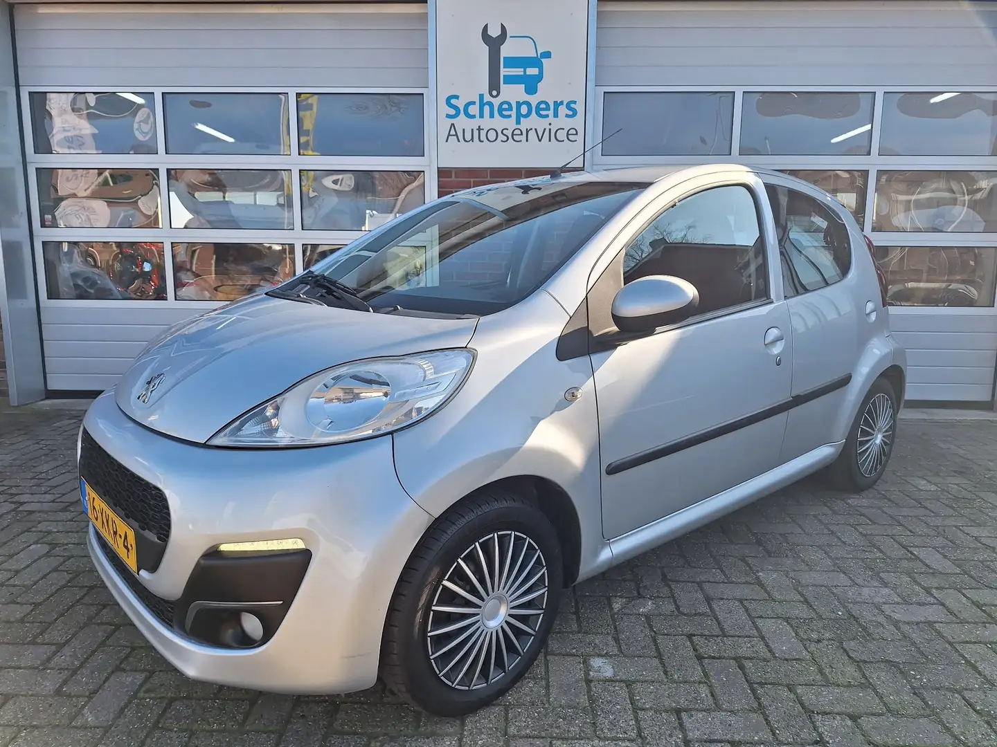 Peugeot 107 1.0 Active Zilver - 1