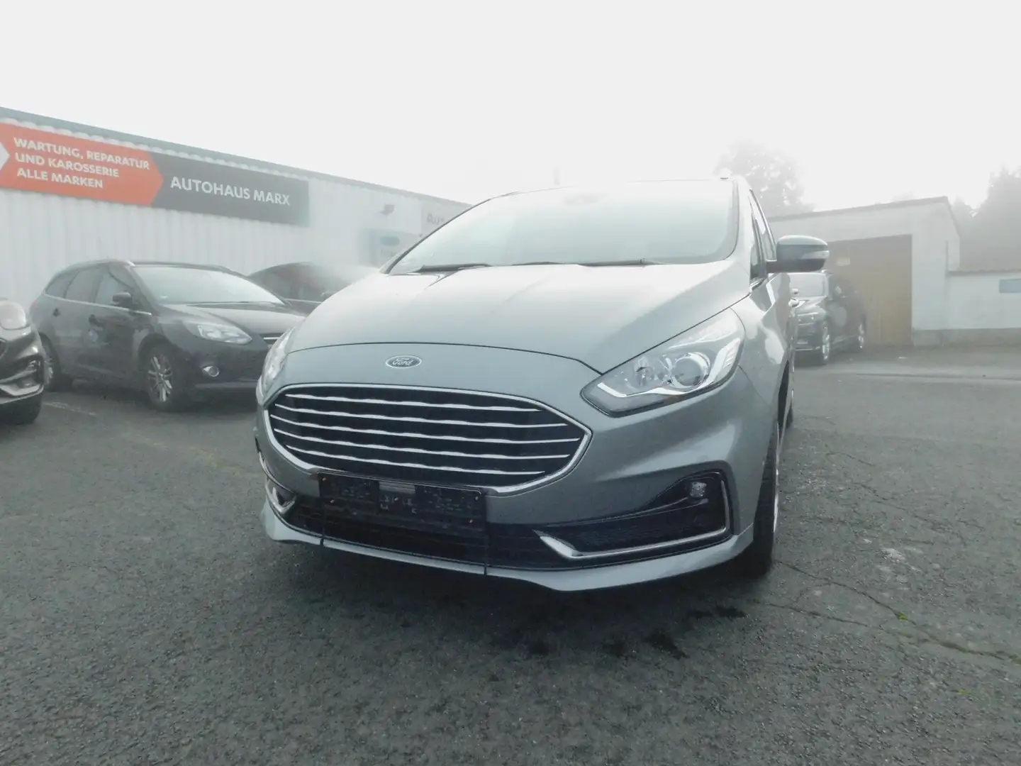 Ford S-Max Titanium Silber - 1