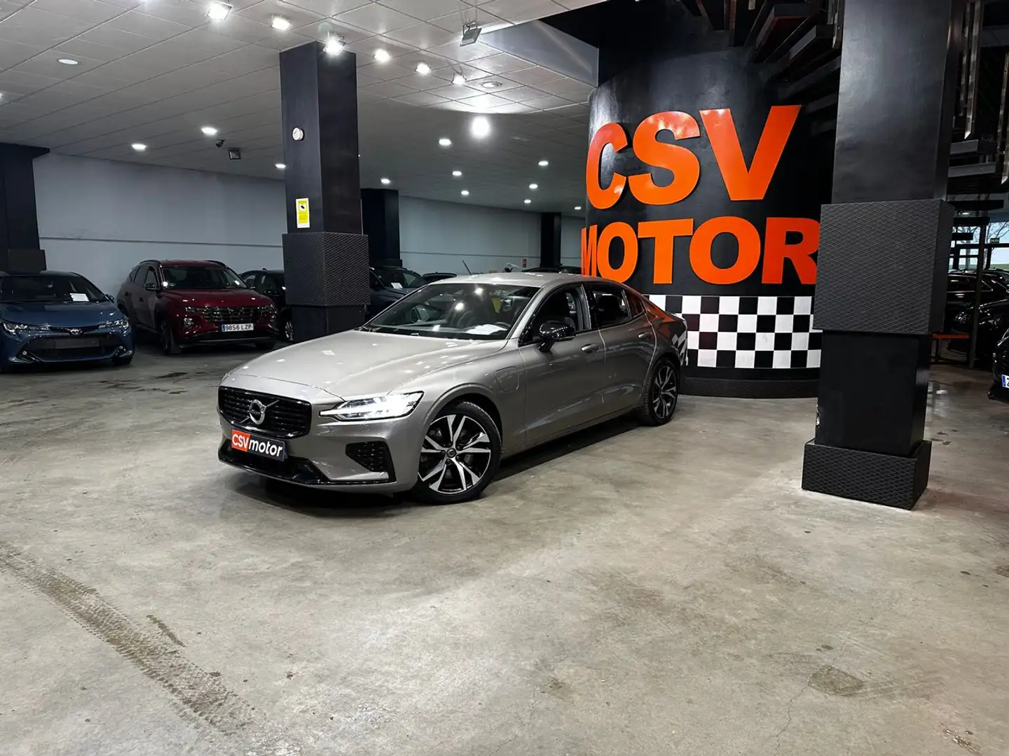Volvo S60 T6 Recharge R-Design aut Gris - 2