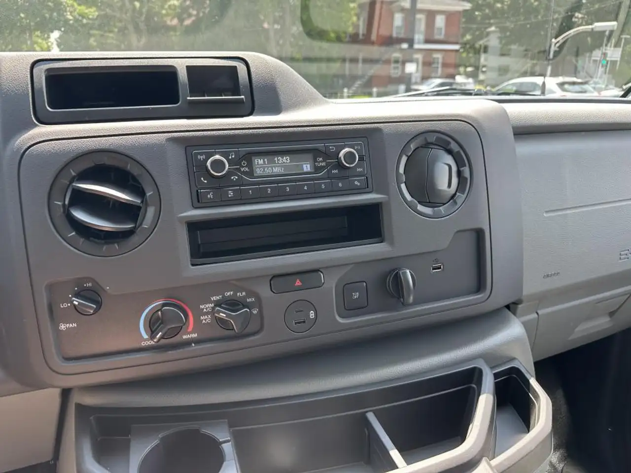 Ford E-450 photo Ford E-450