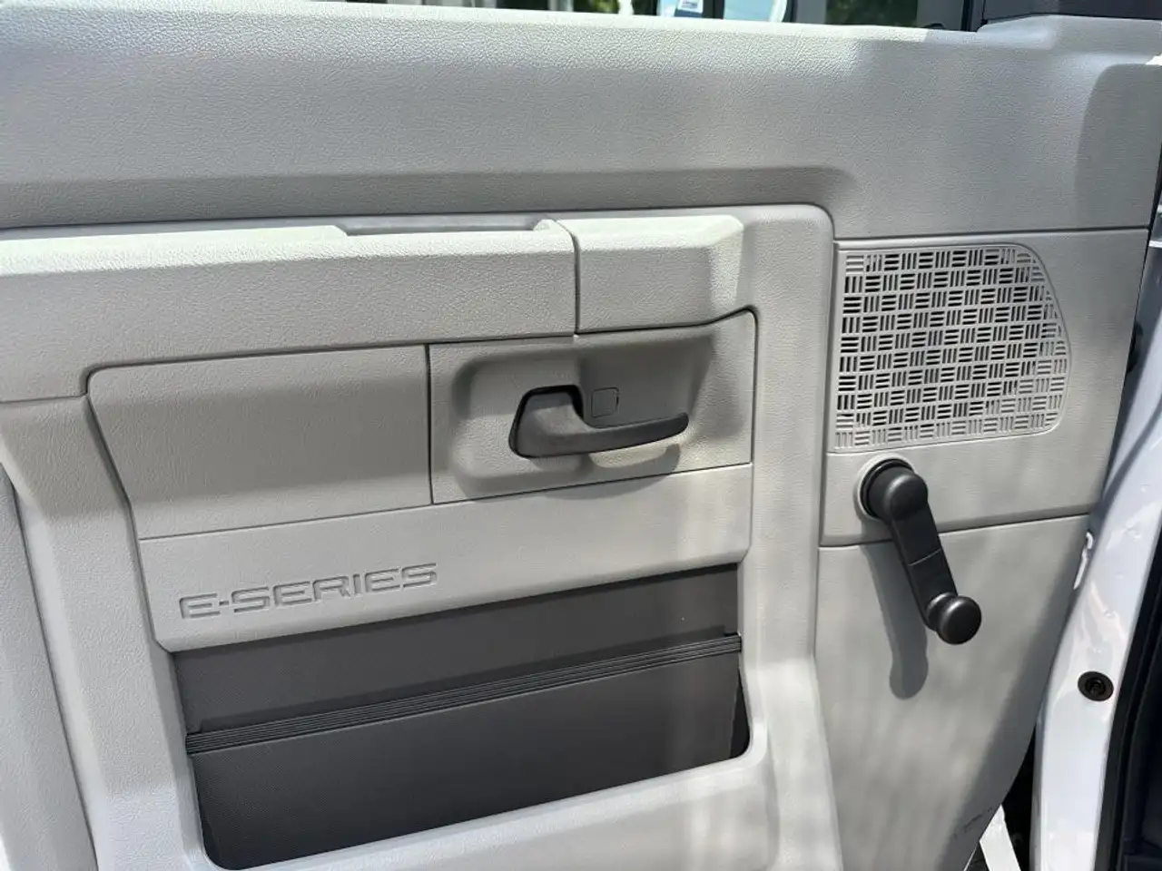 Ford E-450 photo Ford E-450