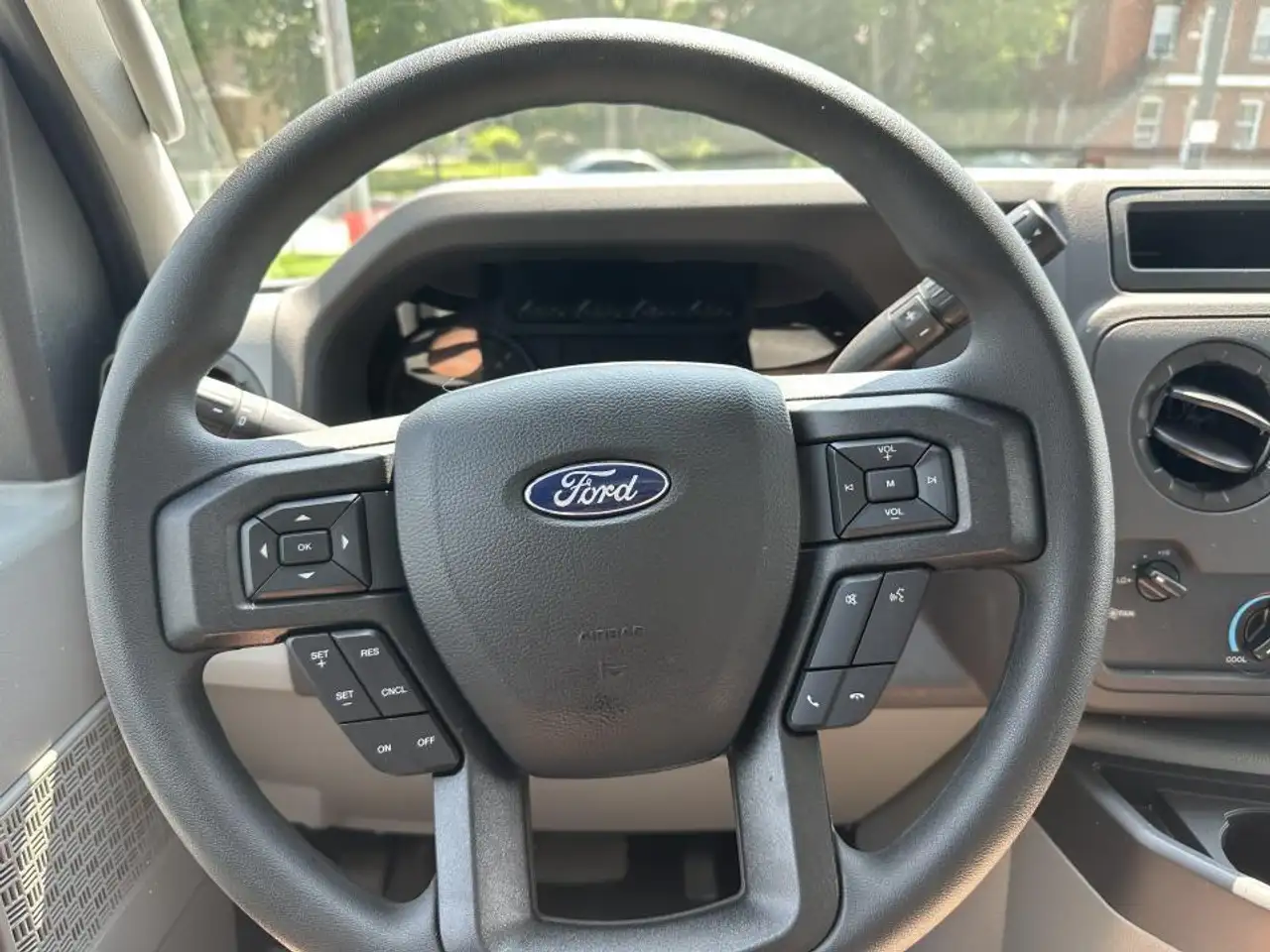Ford E-450 photo Ford E-450