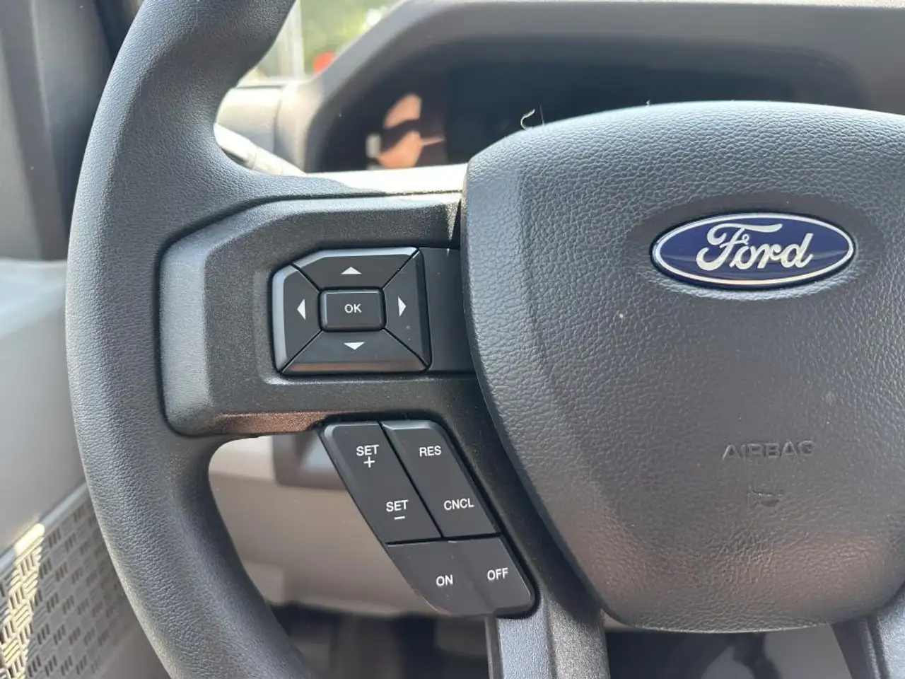 Ford E-450 photo Ford E-450