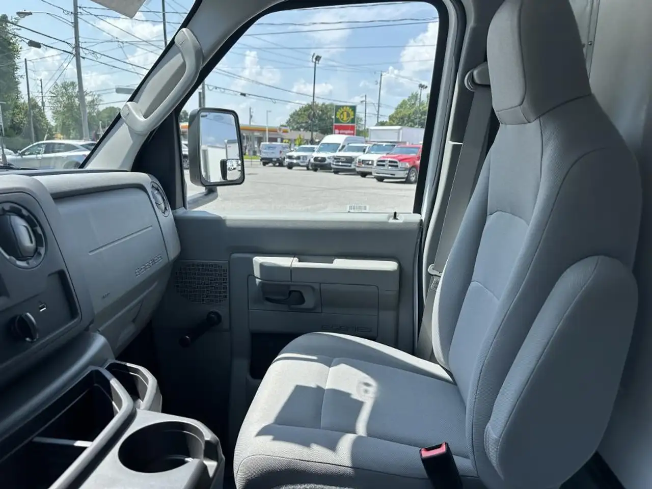 Ford E-450 photo Ford E-450