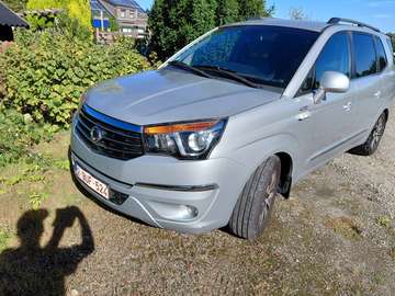 Rodius 2.2 SV220e-XDi 4WD Sapphire