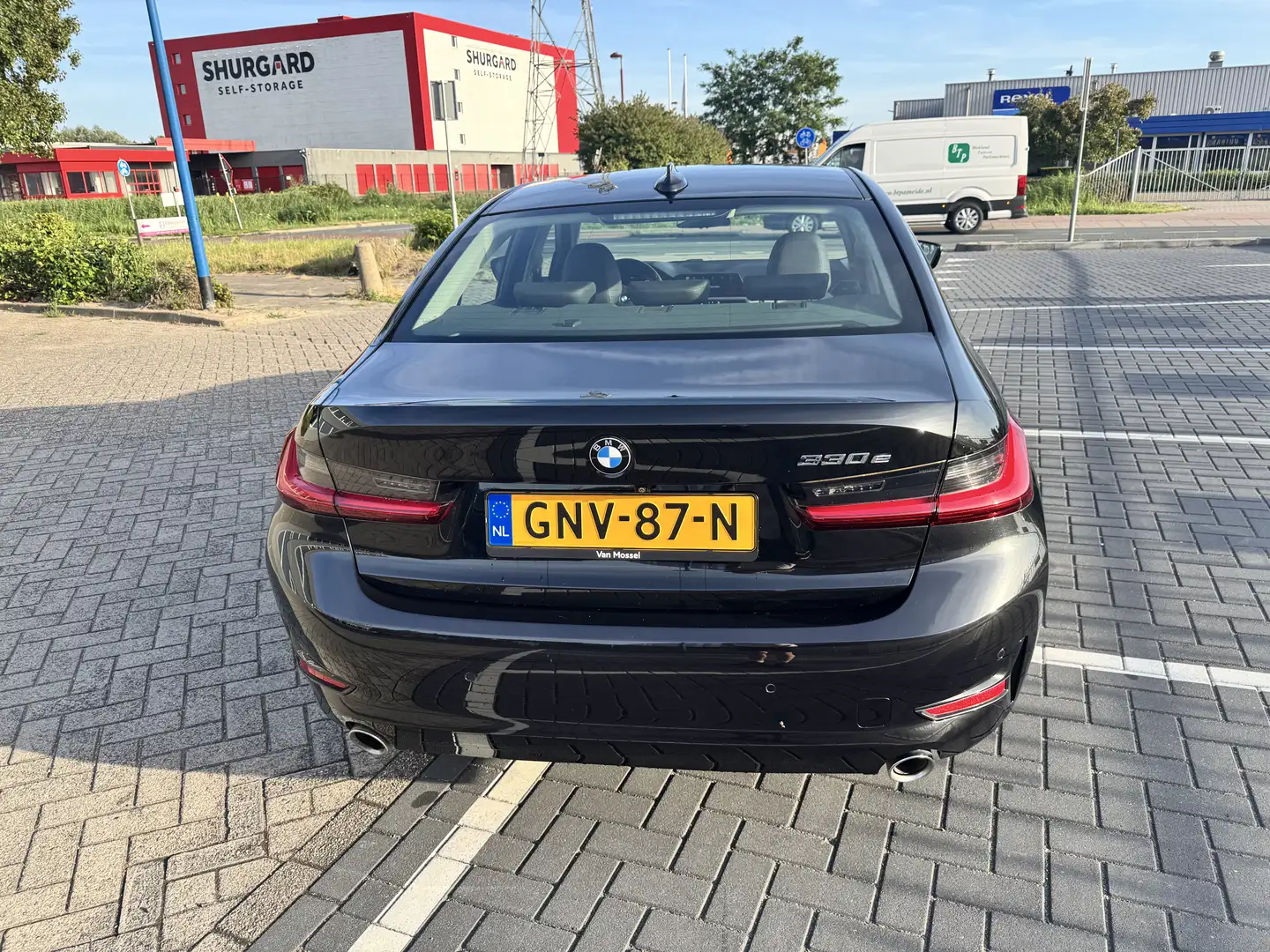 BMW 330 High Executive Zwart - 2