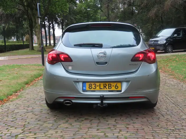 Opel Astra view 4