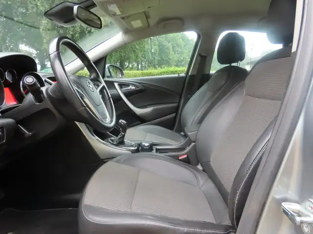 Opel Astra view 7