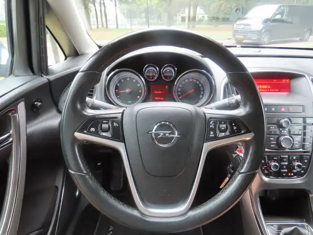 Opel Astra view 9