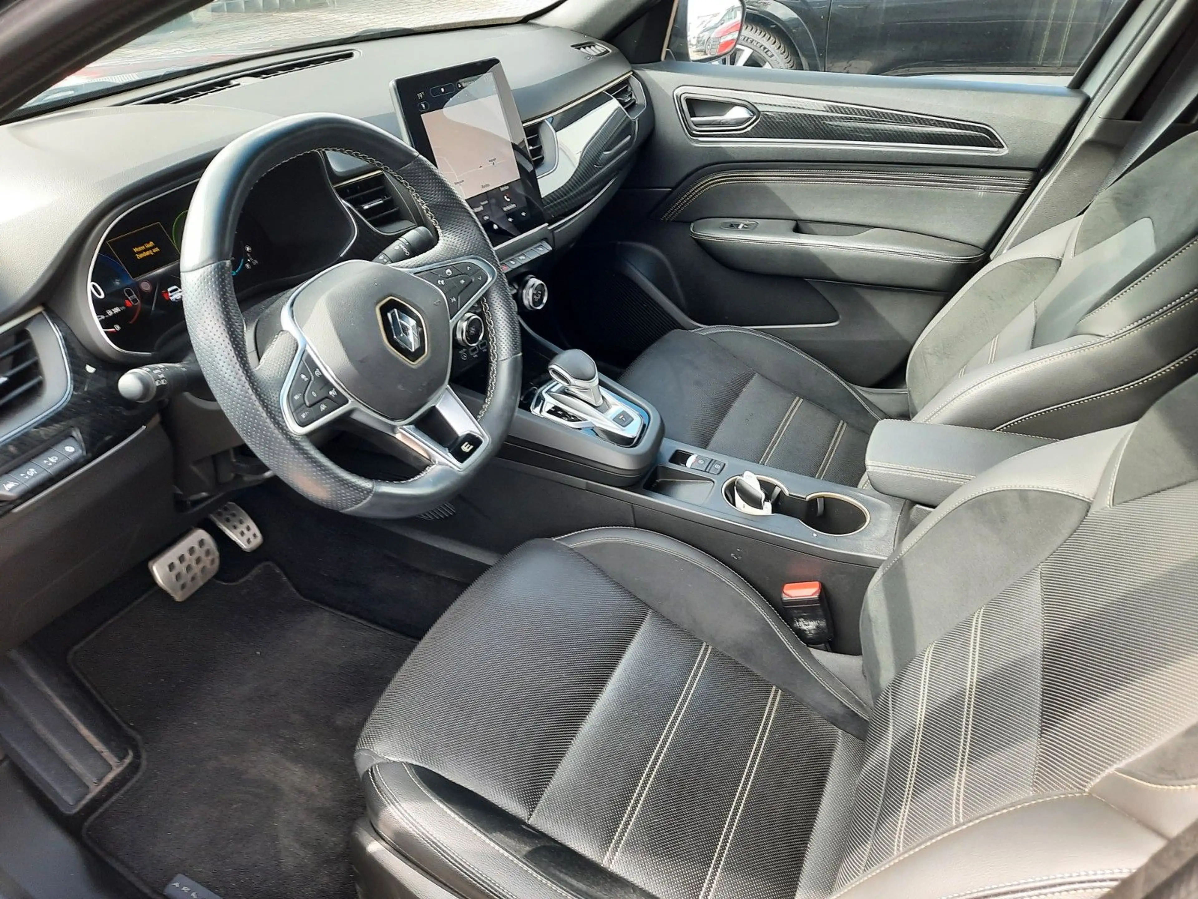 Renault Arkana E-TECH Engineered hybrid 145 — photo 8