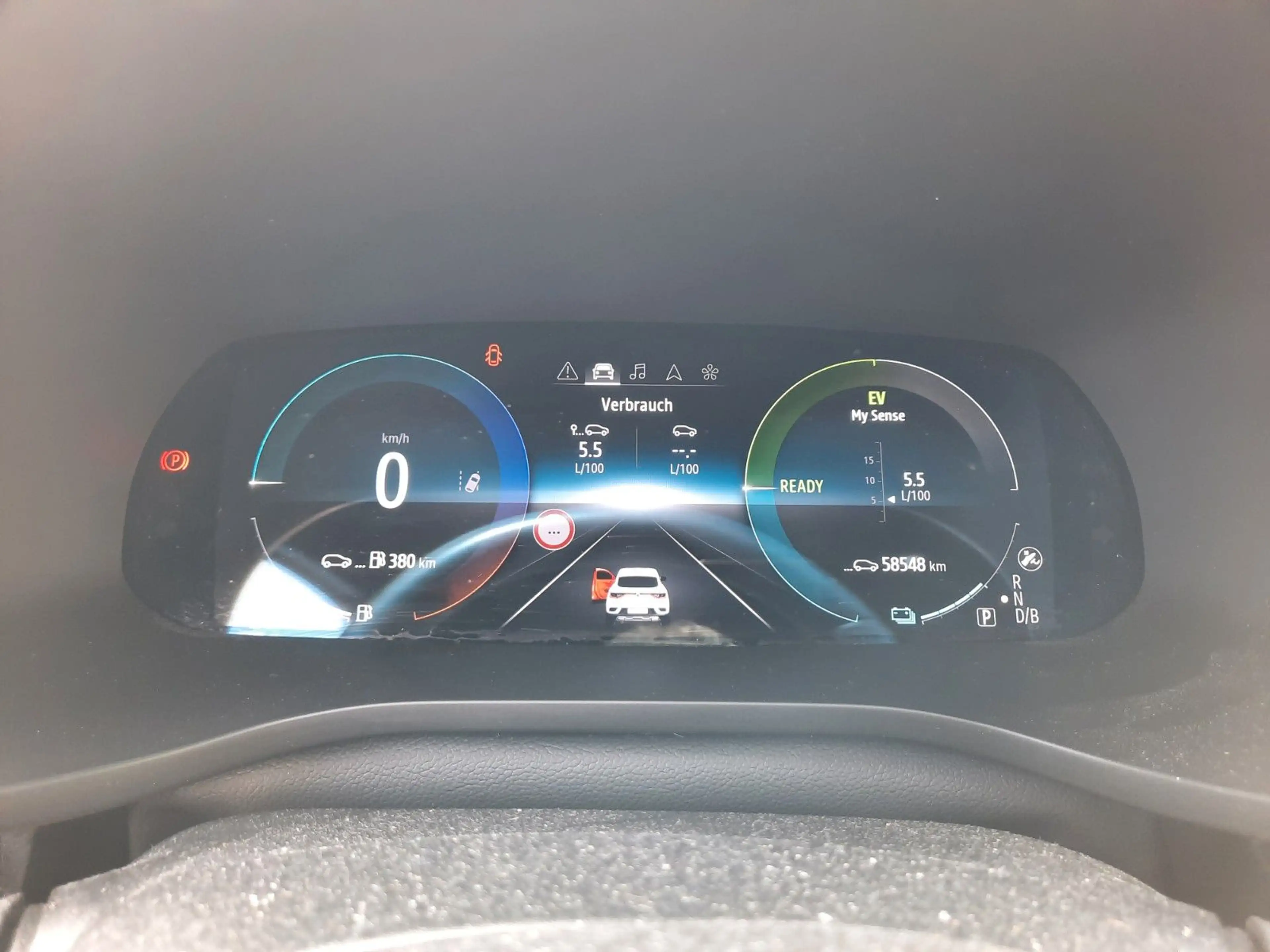 Renault Arkana E-TECH Engineered hybrid 145 — photo 12