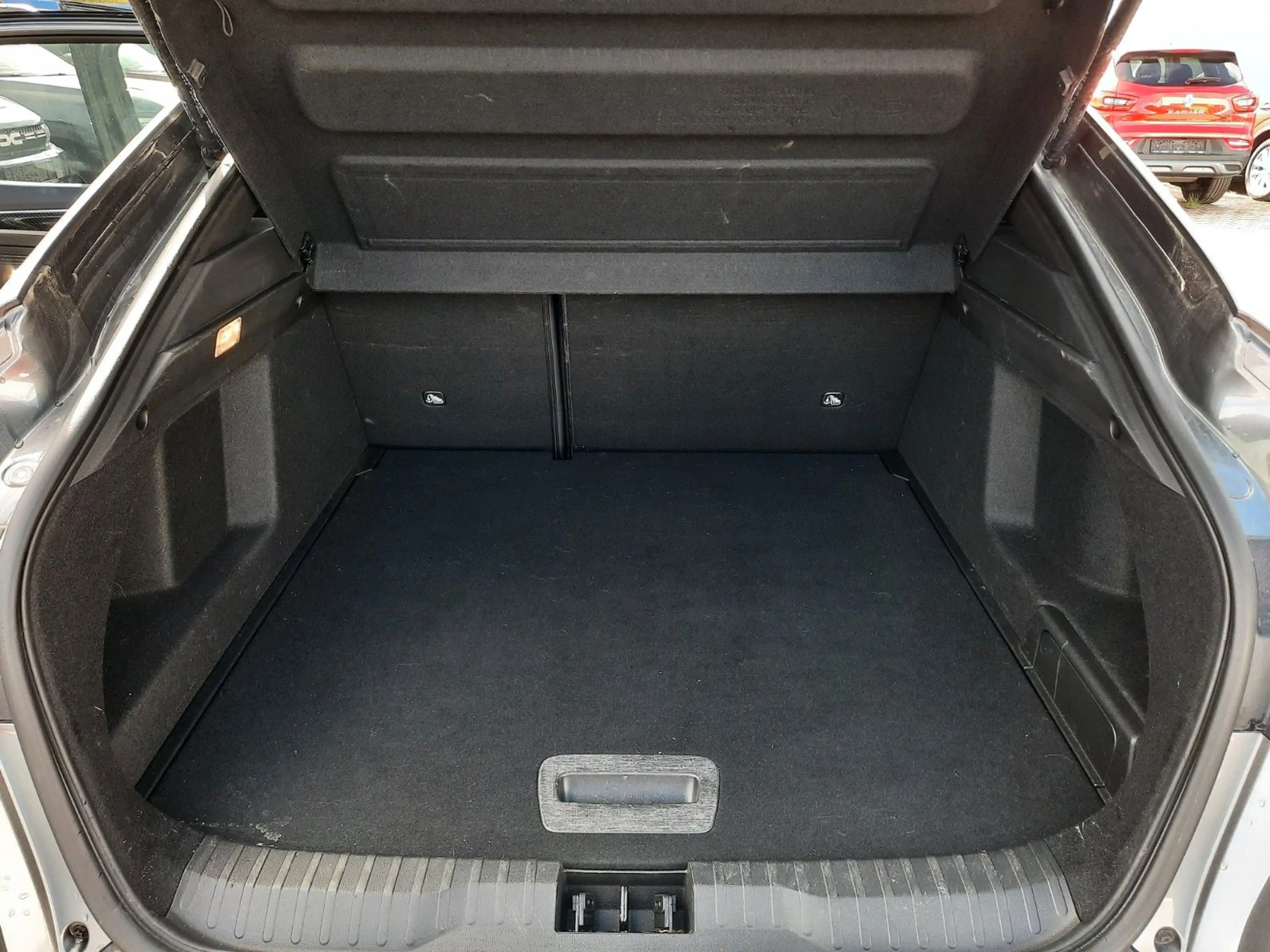 Renault Arkana E-TECH Engineered hybrid 145 — photo 10