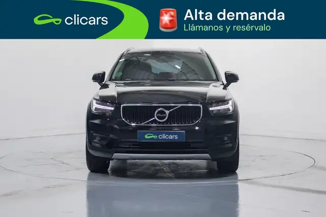 Volvo XC40 view 2