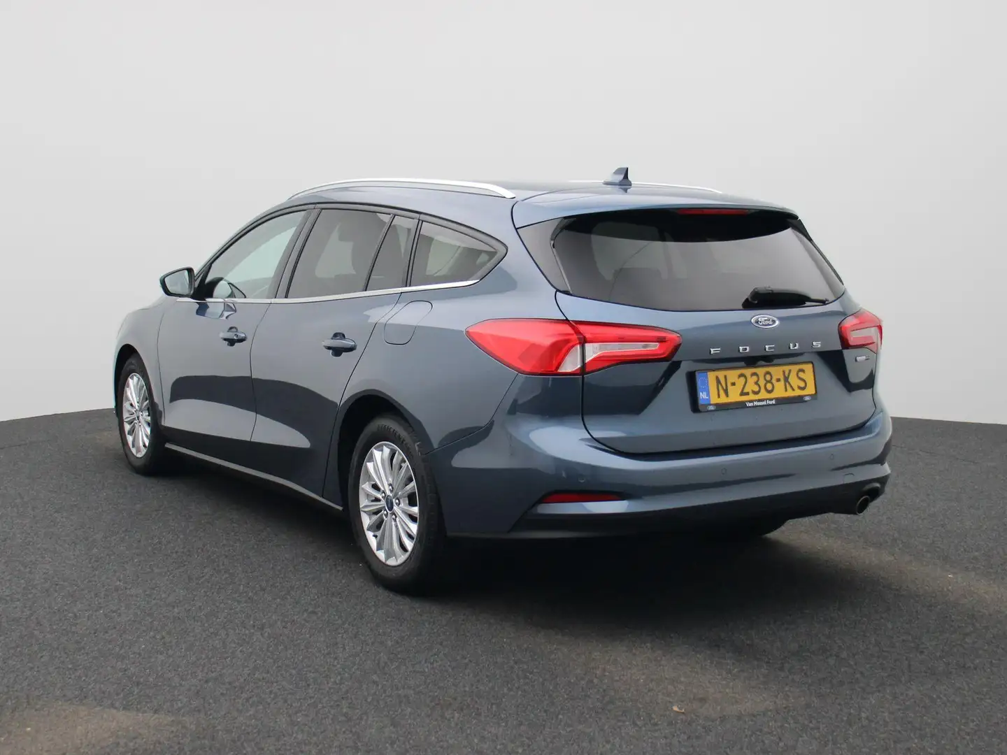 Ford Focus Wagon 1.0 EcoBoost Hybrid Titanium X Business Adap Blauw - 2