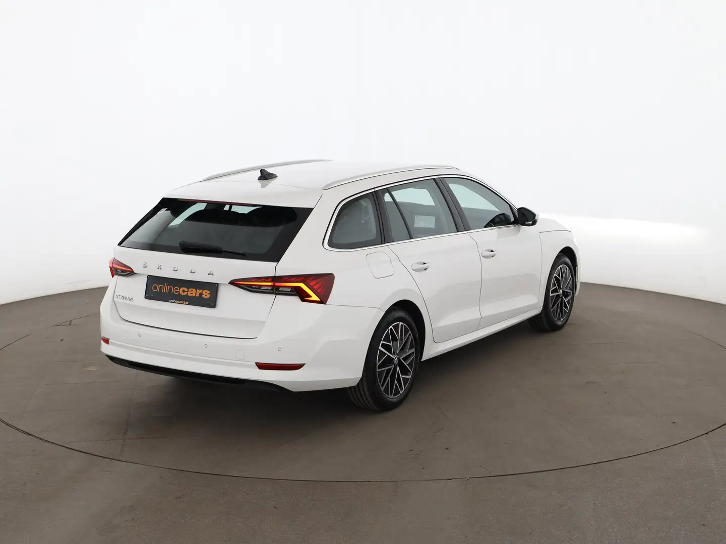 Skoda Octavia Combi 2.0 TDI Style Aut MATRIX STANDHZG Weiß - 2