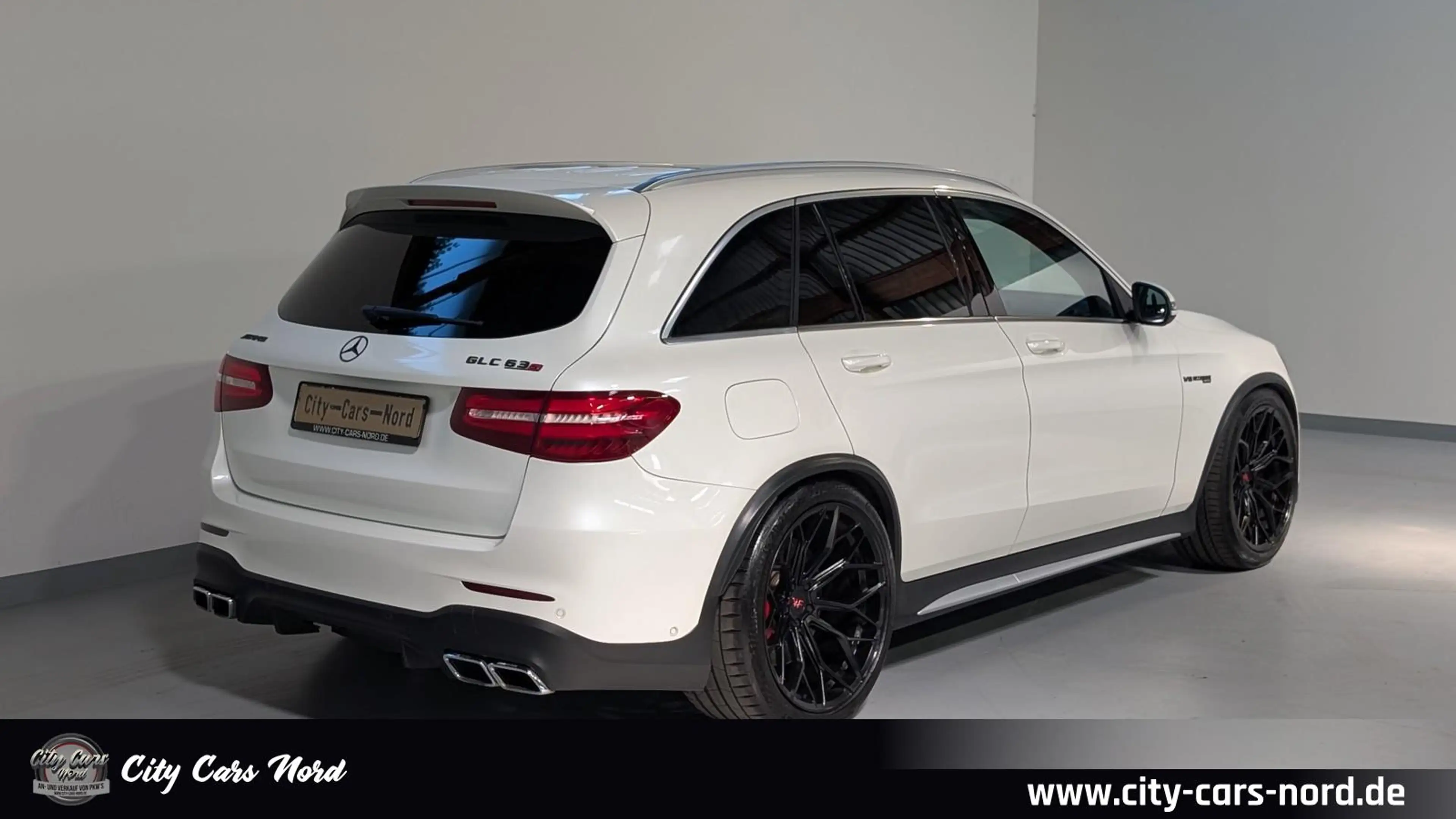 Mercedes-Benz GLC 63 AMG S 4 MATIC PANO+AHK+BURMESTER+DTR+ — photo 7