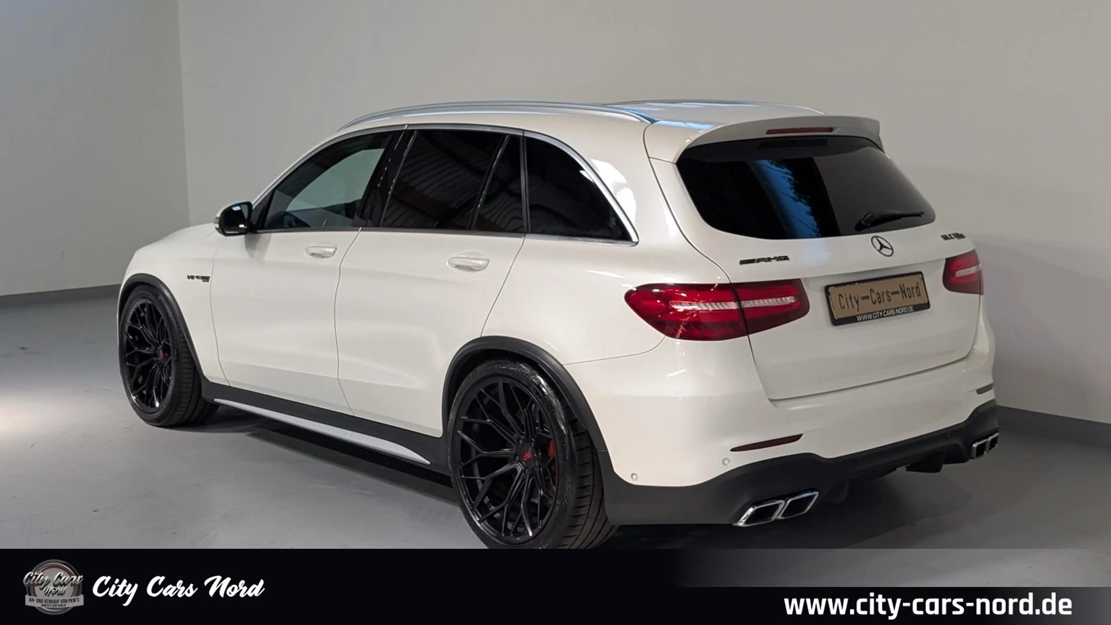 Mercedes-Benz GLC 63 AMG S 4 MATIC PANO+AHK+BURMESTER+DTR+ — photo 4
