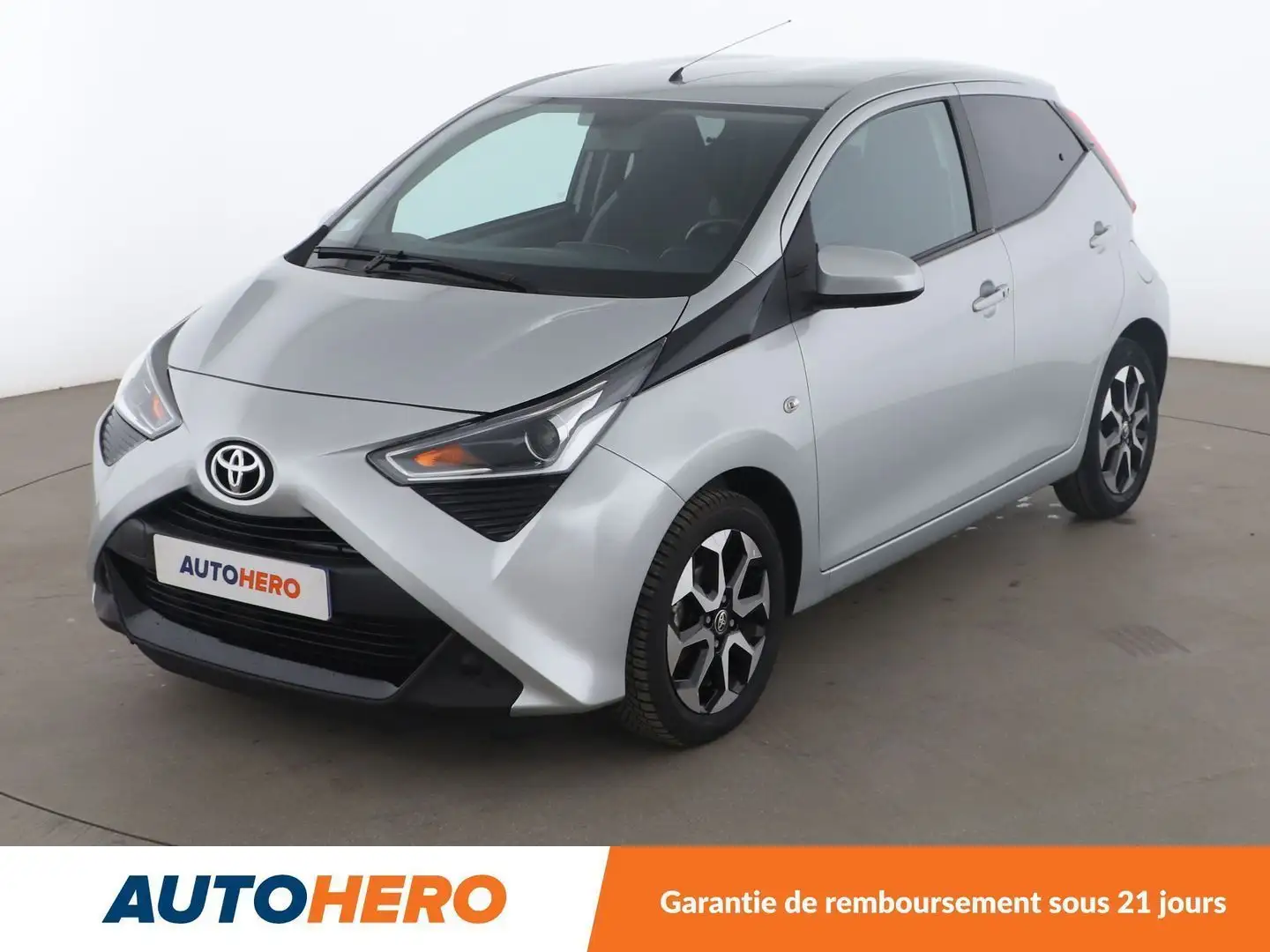 Toyota Aygo 1.0 VVT-i X-Play X-Shift Gris - 1
