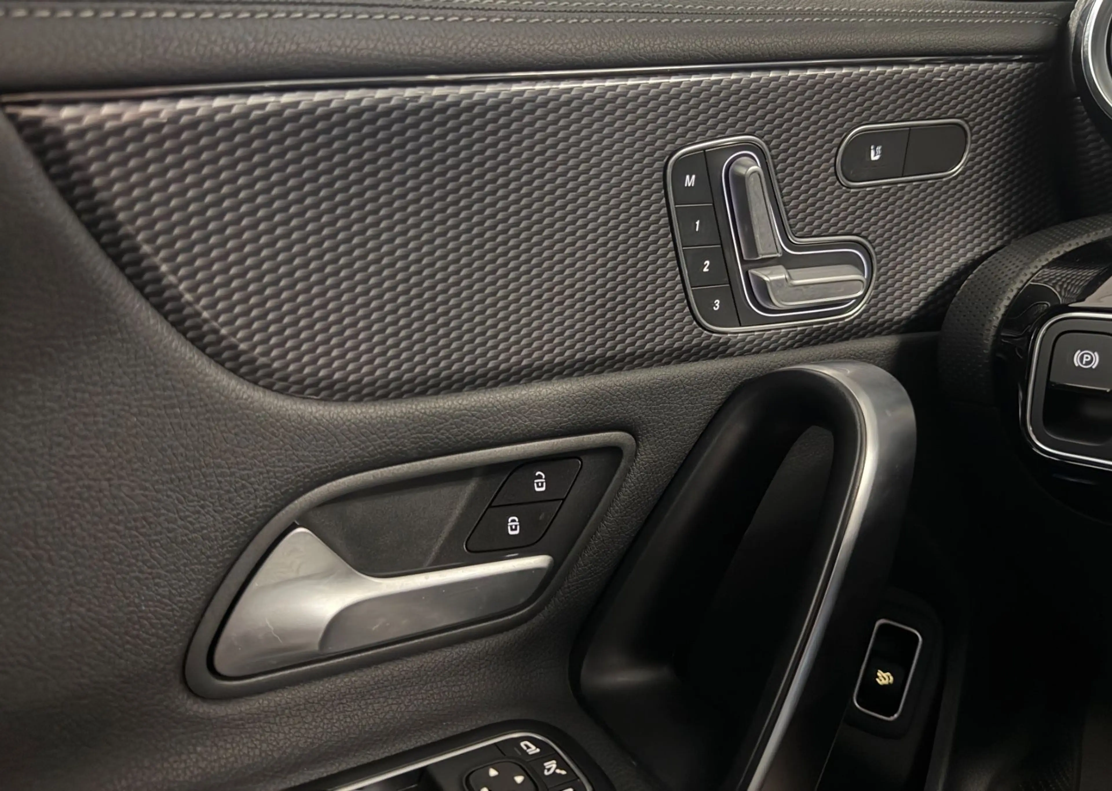 Mercedes-Benz CLA 220 d Head-Up/360°Kamera/Memory/Multibeam — photo 10