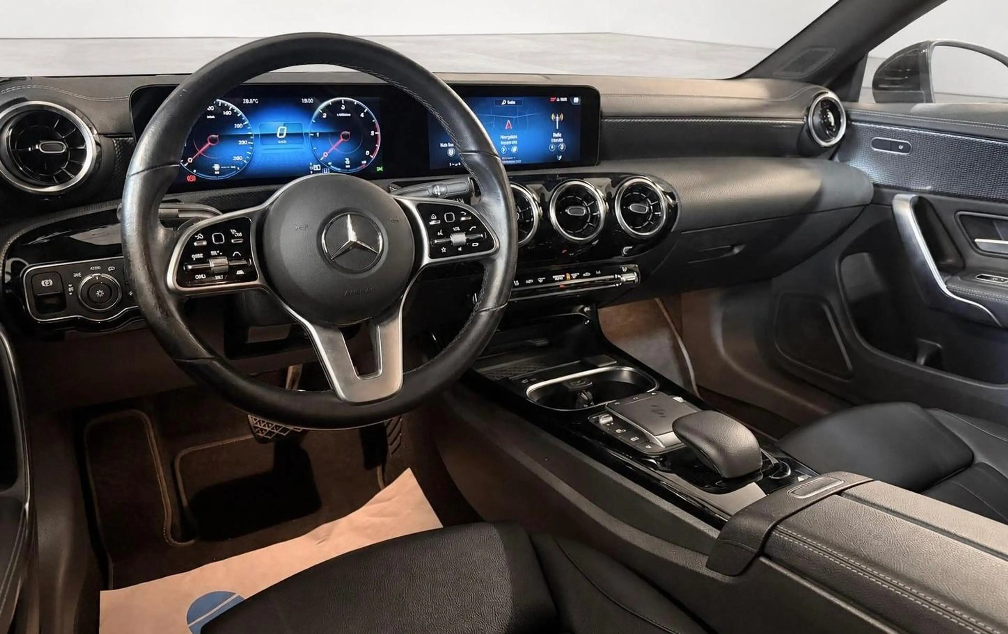 Mercedes-Benz CLA 220 d Head-Up/360°Kamera/Memory/Multibeam — photo 6