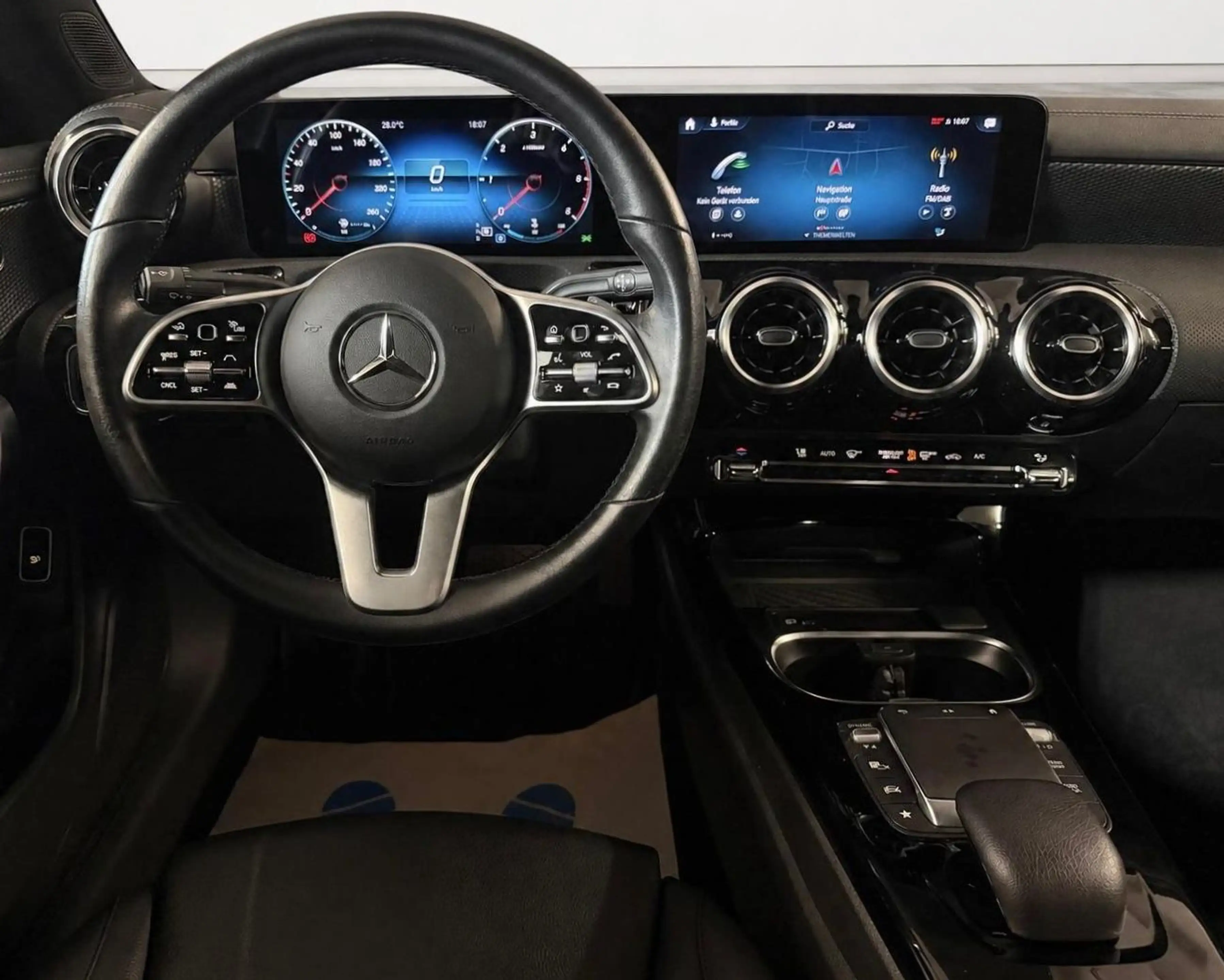 Mercedes-Benz CLA 220 d Head-Up/360°Kamera/Memory/Multibeam — photo 9