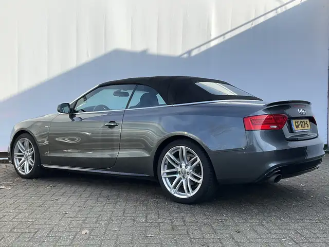 Audi A5 Cabriolet view 12