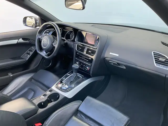 Audi A5 Cabriolet view 3