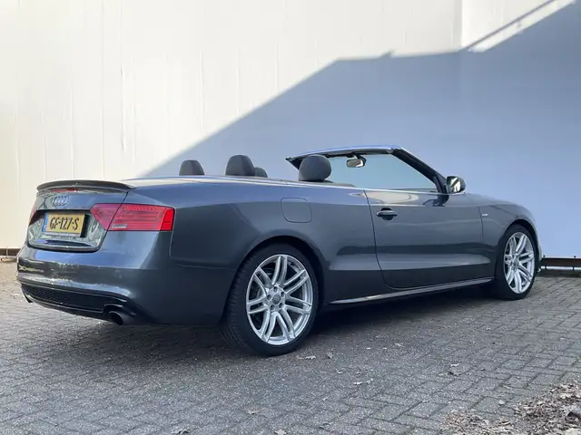 Audi A5 Cabriolet view 13