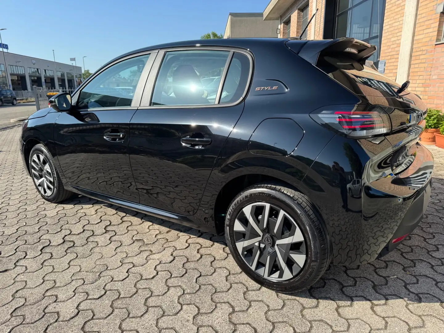 Peugeot 208 Hybrid 110 e-DCS6 Style Nero - 2
