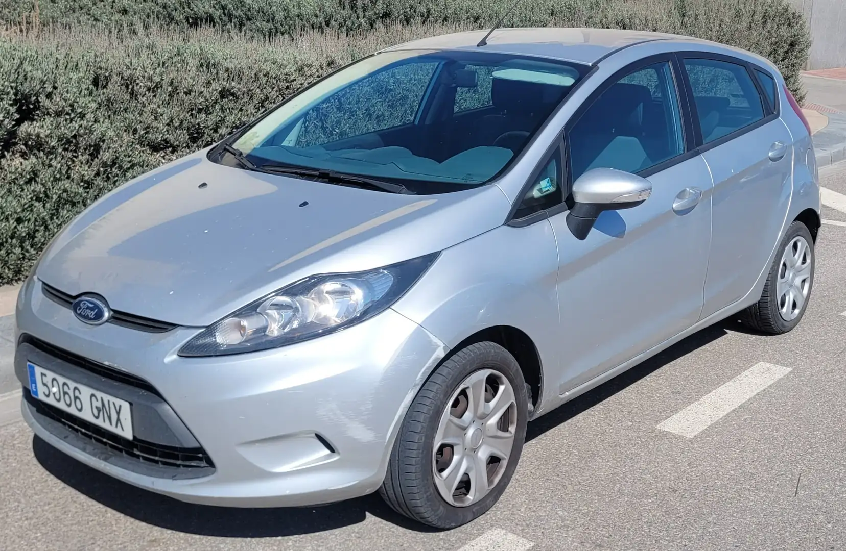 Ford Fiesta Fiesta 1.25 Trend 82 Trend Plateado - 1