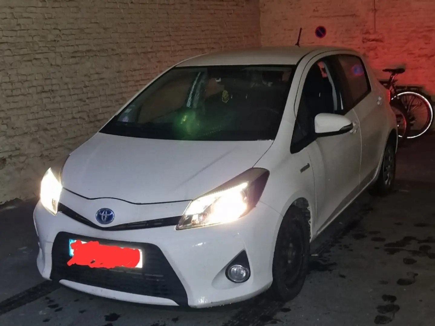 Toyota Yaris Hybrid 1.5 VVT-i Wit - 1