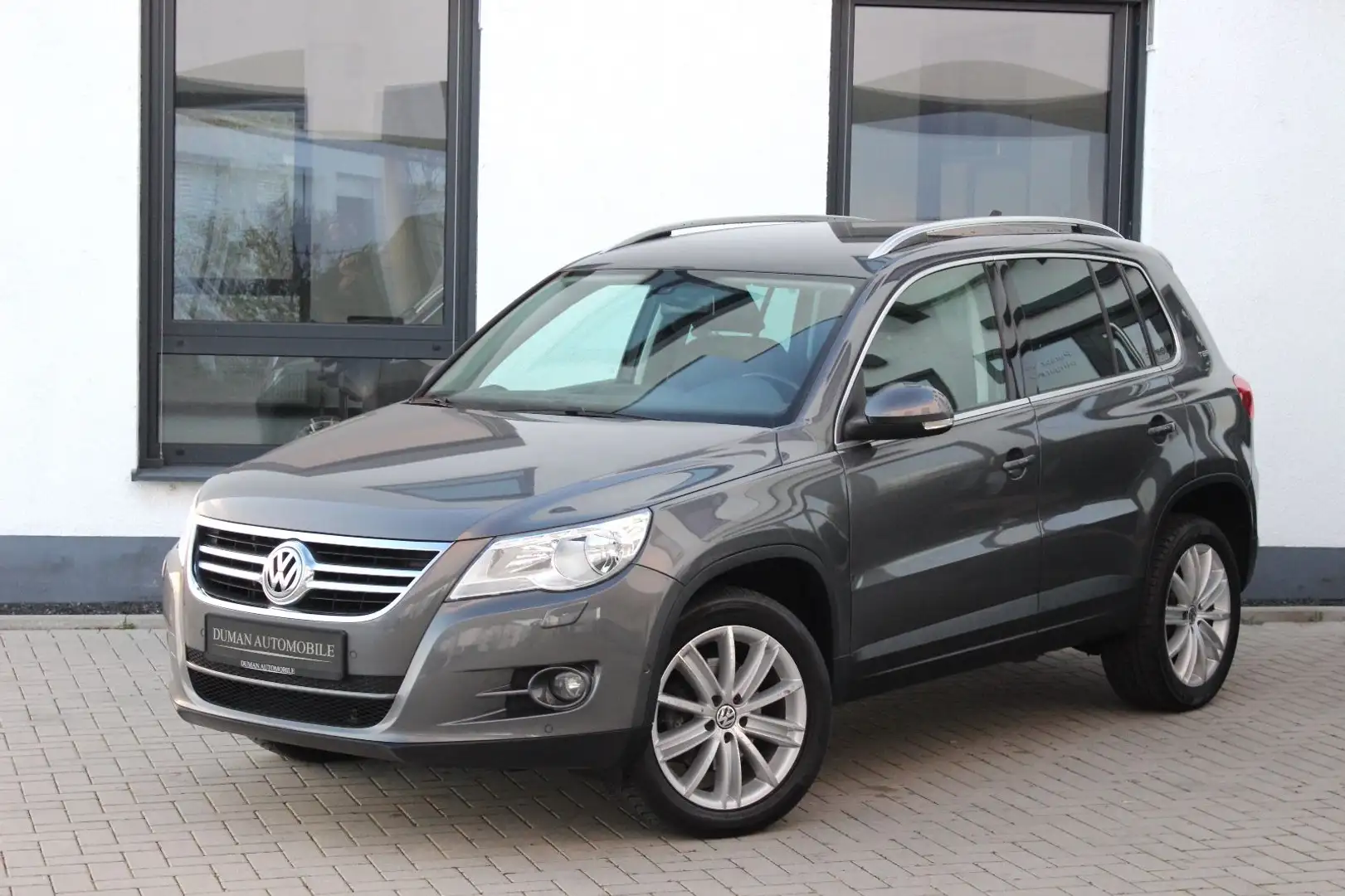 Volkswagen Tiguan 2.0 TDI 4Motion DSG NAVI AHK 140 PS! Grau - 1