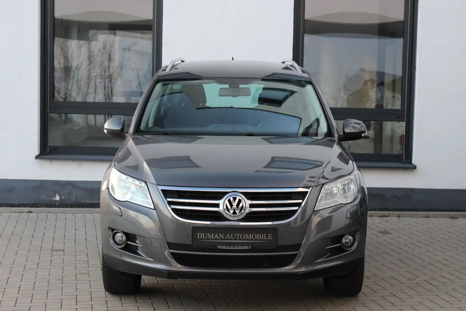 Volkswagen Tiguan 2.0 TDI 4Motion DSG NAVI AHK 140 PS! Grau - 2