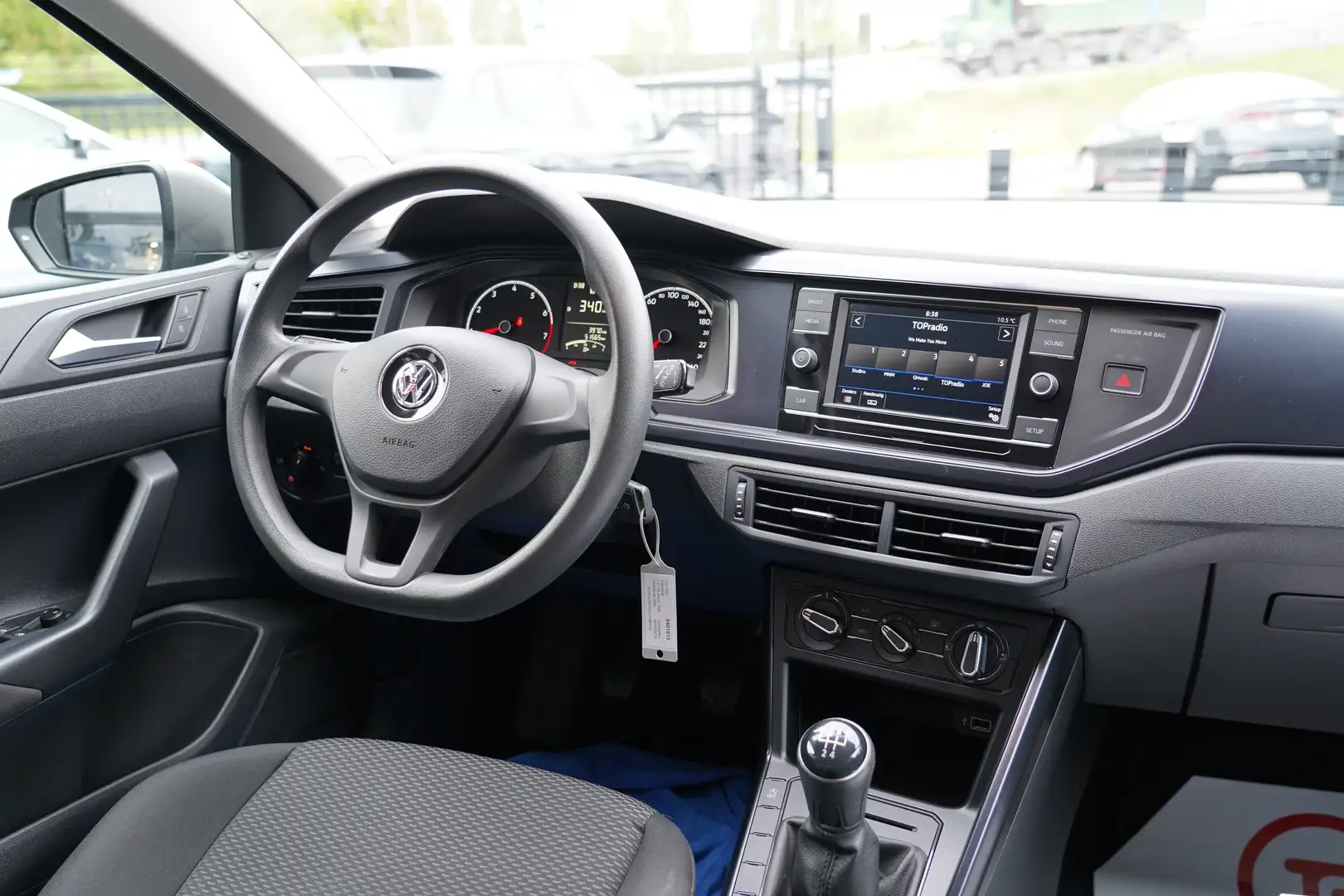 Volkswagen Polo 1.0i 75pk Trendline | Airco | Tomtom Navigatie Grijs - 2