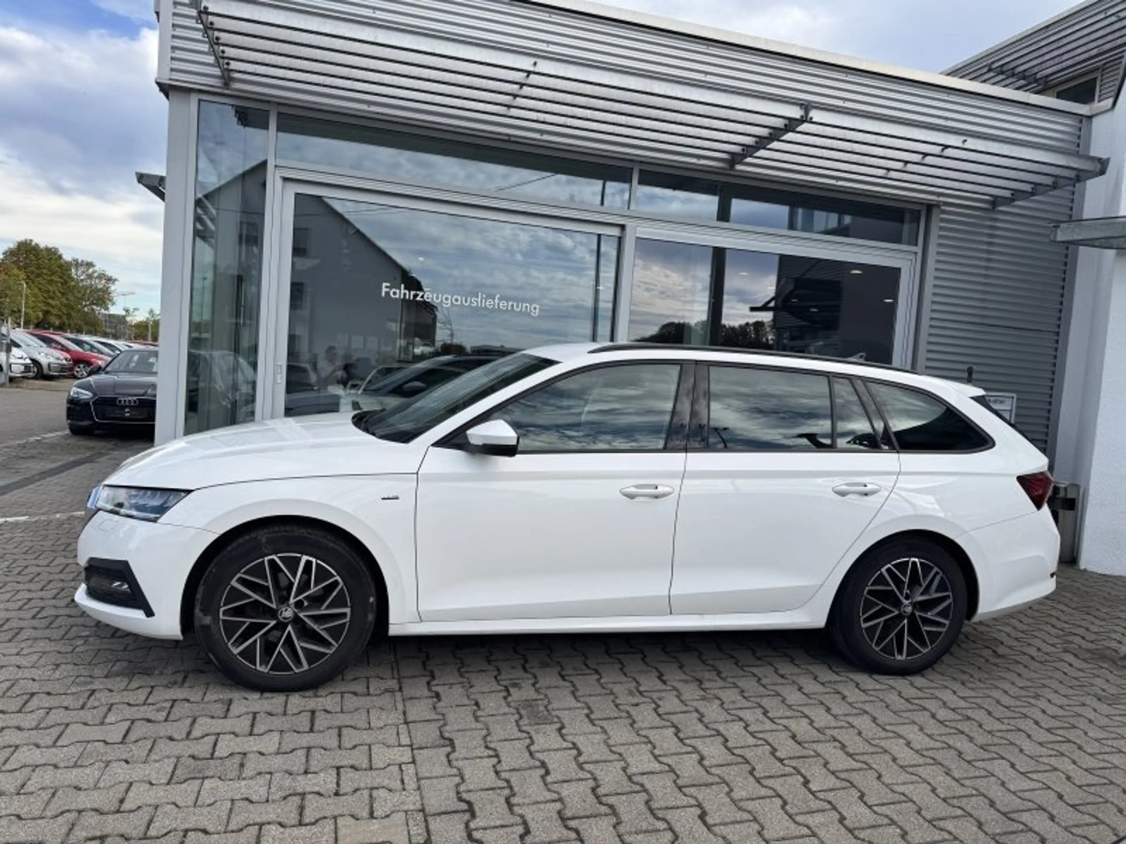 Skoda Octavia Combi 2.0 TDI Clever Kamera LED Tempomat Sitzheizu — photo 4