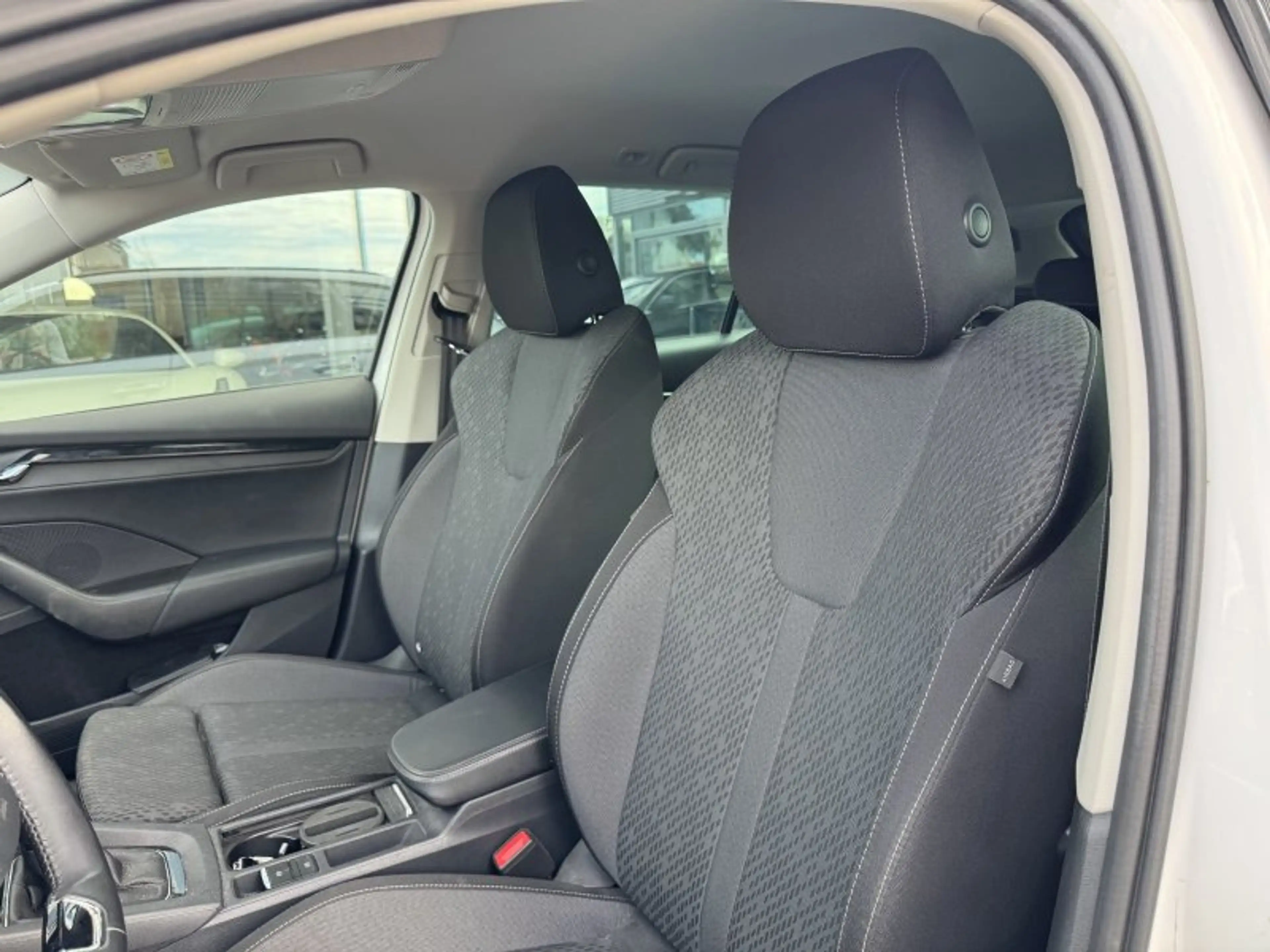 Skoda Octavia Combi 2.0 TDI Clever Kamera LED Tempomat Sitzheizu — photo 9