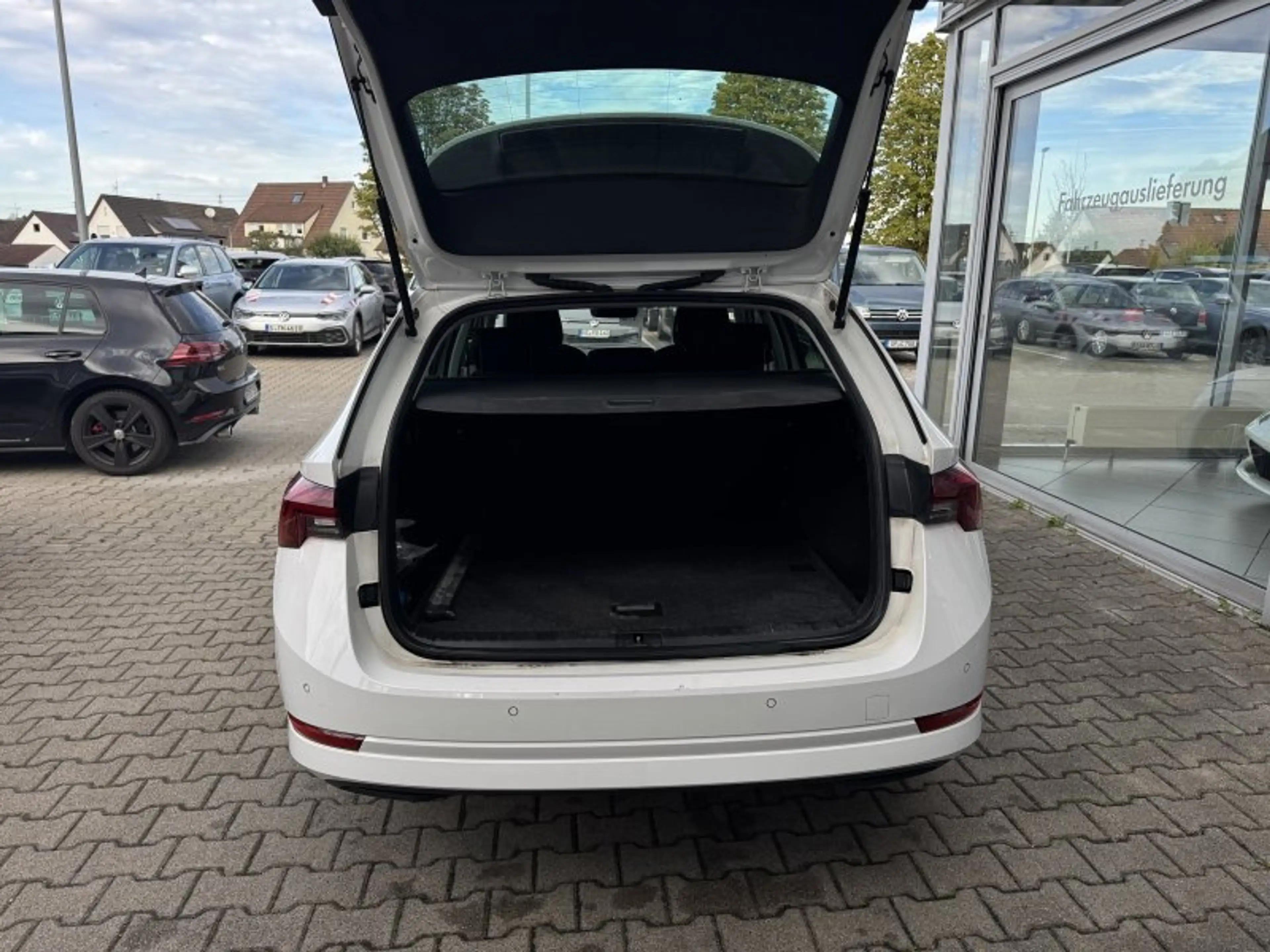 Skoda Octavia Combi 2.0 TDI Clever Kamera LED Tempomat Sitzheizu — photo 8