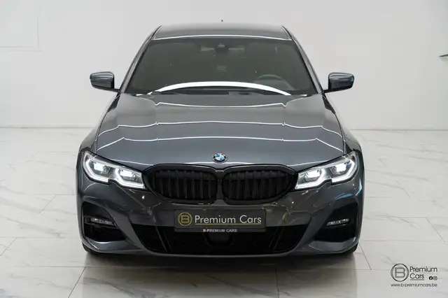 BMW 3 Series view 4