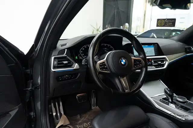BMW 3 Series view 9