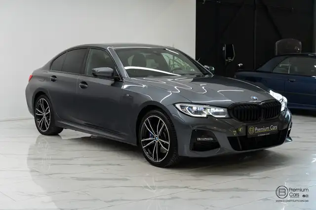 BMW 3 Series view 5