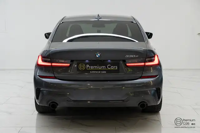 BMW 3 Series view 15